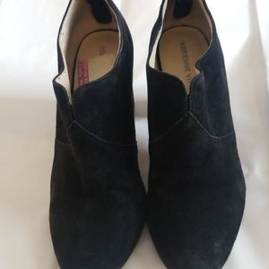 Adrienne Vittadini Kantrelle SZ suede shooties